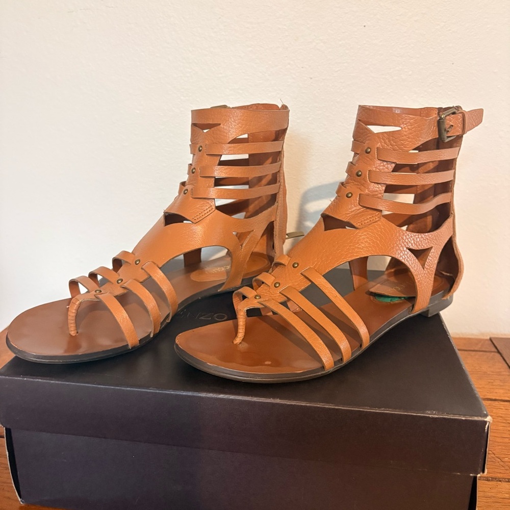 Enzo Angiolini Makalya Gladiator Sandals  Flat Leather Zip Back gladiator Brown
